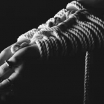 绳缚捆绑入门指南_蜜语小圈BDSM俱乐部